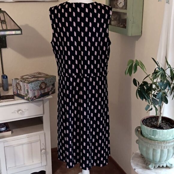 Lands' End Black and Pink Soft Knit Dress. Classic, Feminine, Career. - Picture 5 of 10